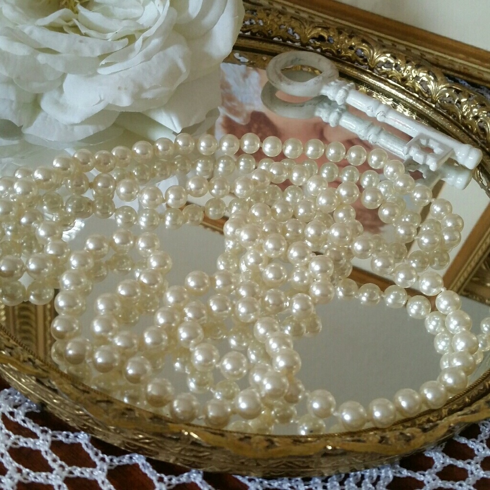 Faux Ivory Pearl Necklace